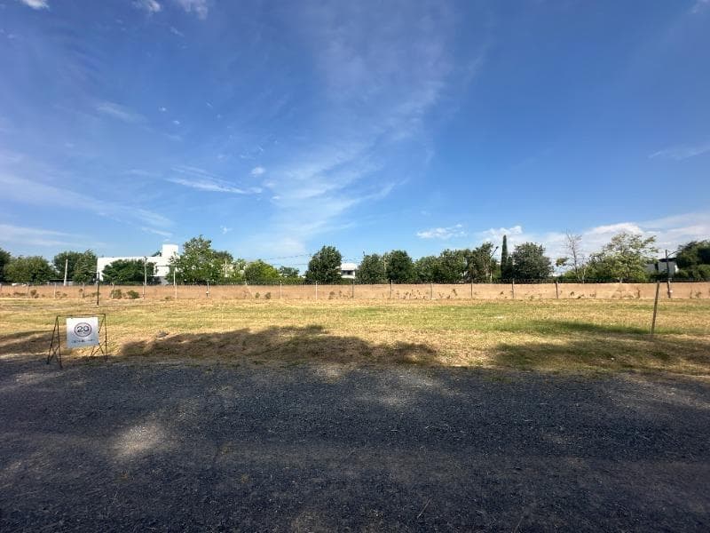 Lote en Country en Venta - 1