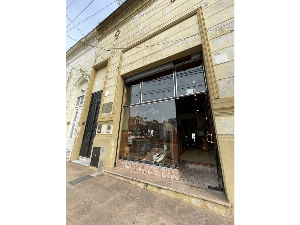 Vivienda con local comercial - 1