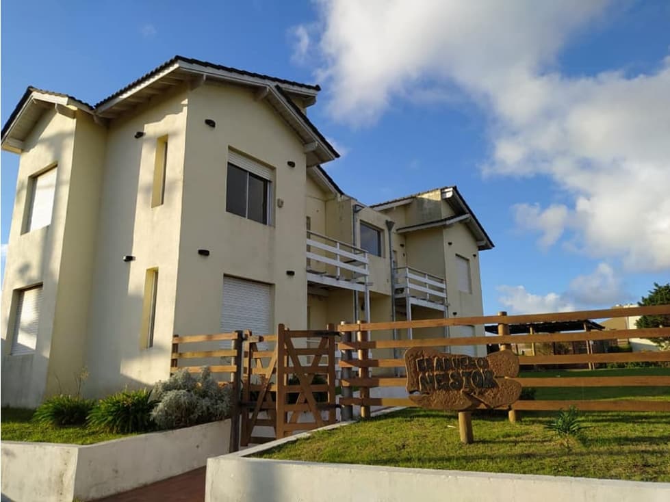 VENTA COMPLEJO DE DEPARTAMENTOS FRENTE AL MAR - 1