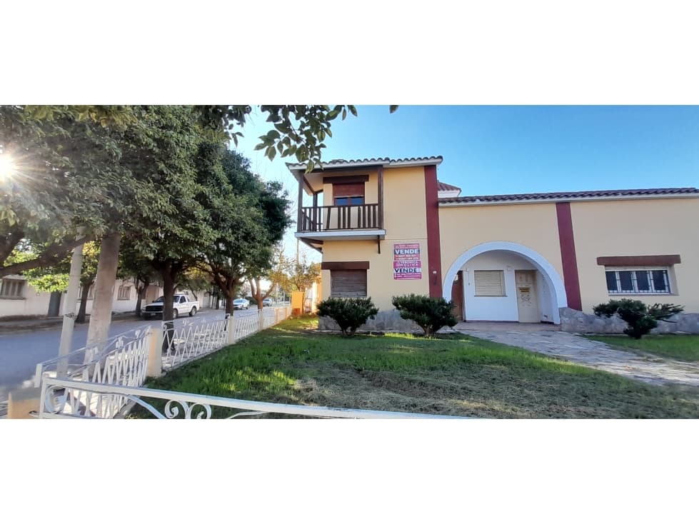 SE VENDE CASONA + DOS LOCALES DESPEÑADEROS Centro - 1