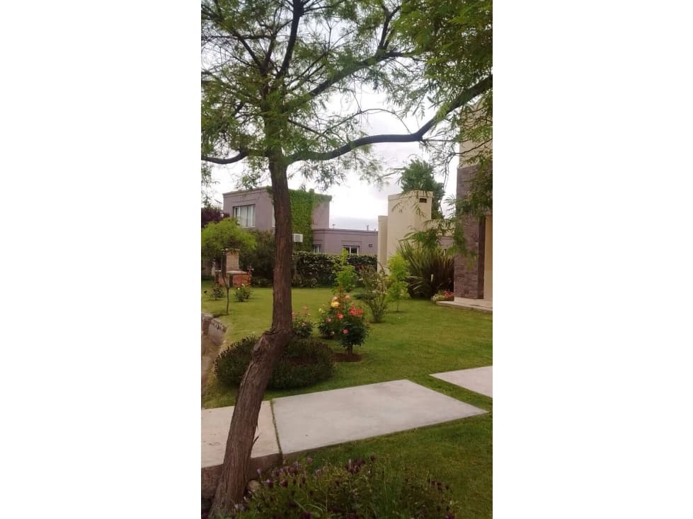 BAJO DE PRECIO!!! HERMOSA CASA EN VENTA BARRIO RINCÓN DE ARAOZ - 1