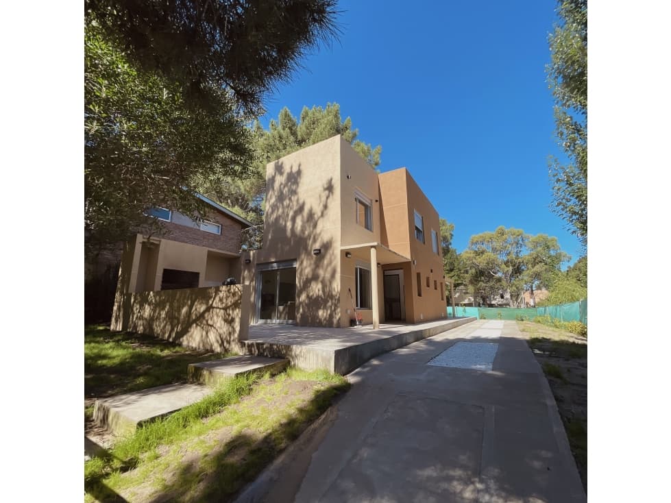 CASA EN VENTA BARRIO LAS DUNAS (MONTE HERMOSO) - 1