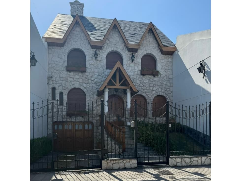 CASA EN VENTA BARRIO CENTRO - 1