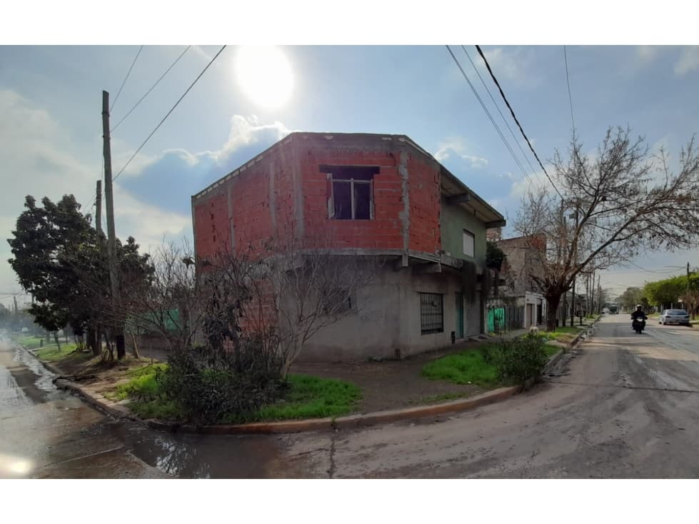 CASA TRES AMBIENTES Y VIVIENDA A TERMINAR EN VENTA - ITUZAINGO NORTE - 1