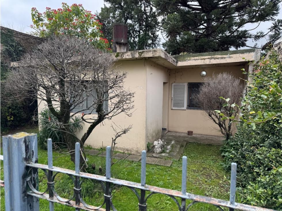 CASA AMERICANA PROXIMA ACCESO OESTE. INDUSTRIAL O VIVIENDA - 1