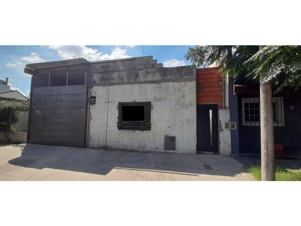 AMPLIO GALPON 420 m2 EN VENTA. ITUZAINGO NORTE. IDEAL DEPOSITO - 1
