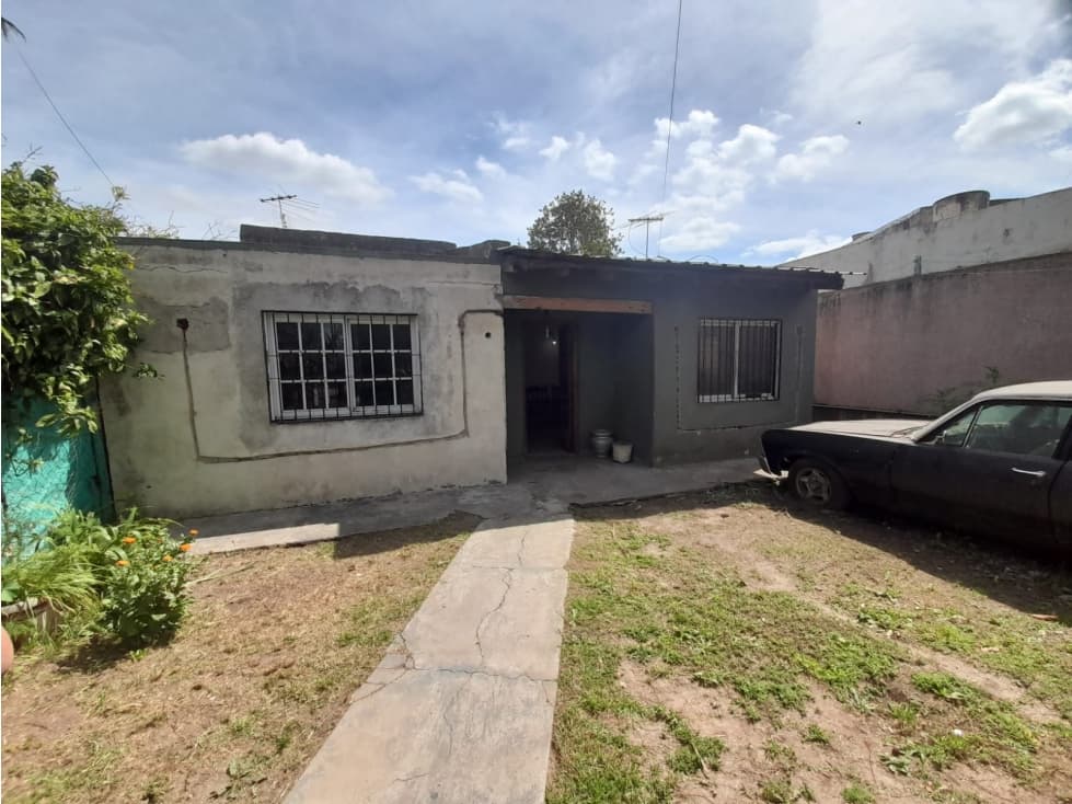 CHALET EN VENTA. ITUZAINGO NORTE. A 50 MTS. AVENIDA RATTI - 1