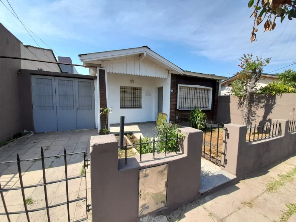 CHALET Y DEPARTAMENTO EN VENTA. ITUZAINGO NORTE - 1