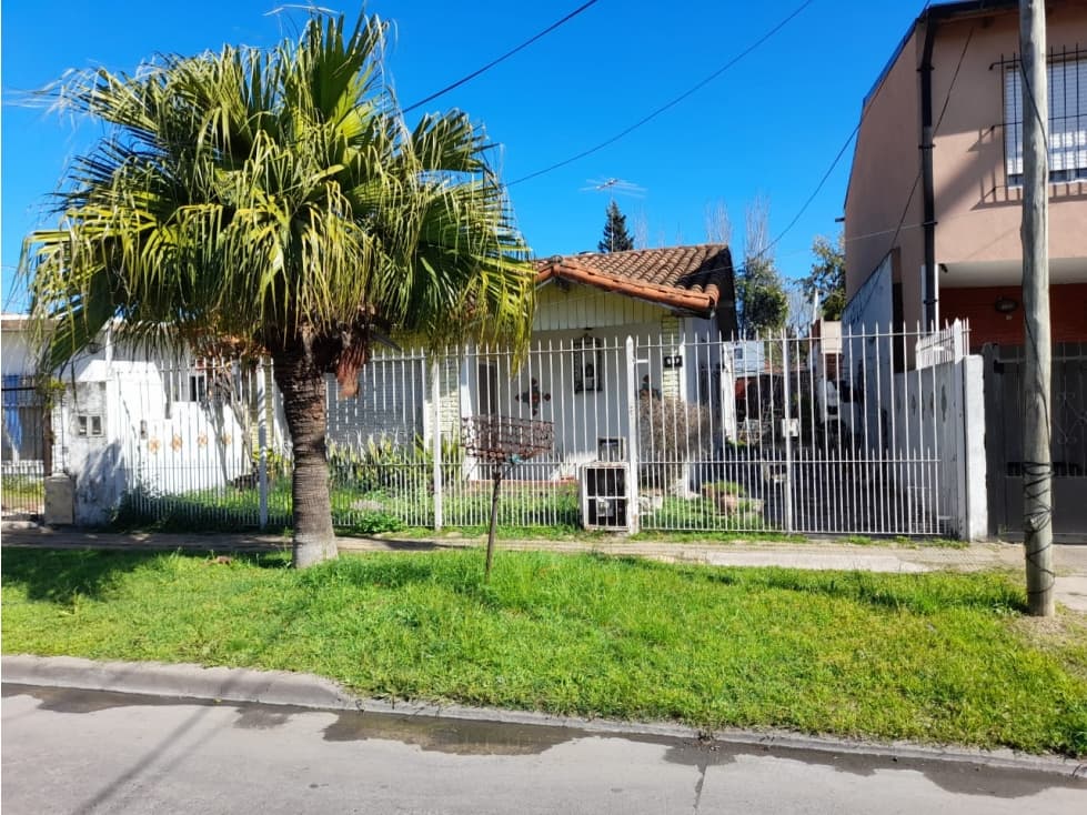 CHALET CON DEPARTAMENTO EN VENTA. ITUZAINGO NORTE - 1