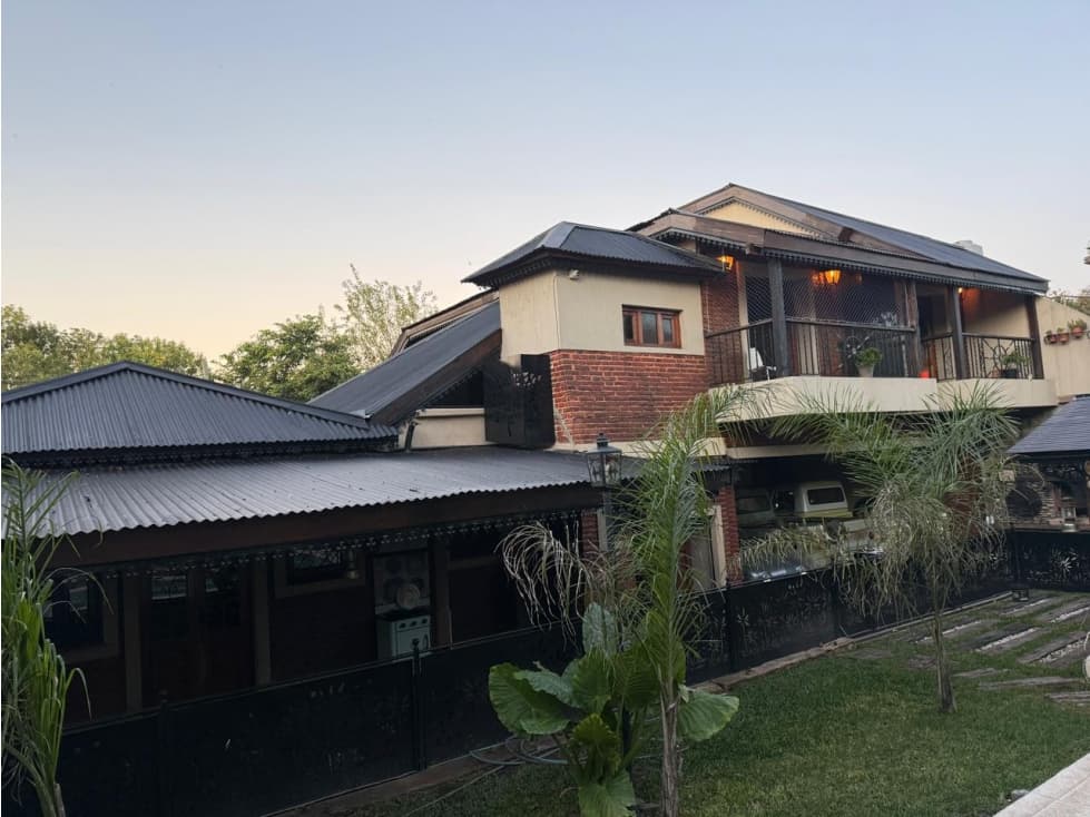 IMPORTANTE CHALET EN VENTA ITUZAINGO NORTE AMPLIO PARQUE LIBRE - 1