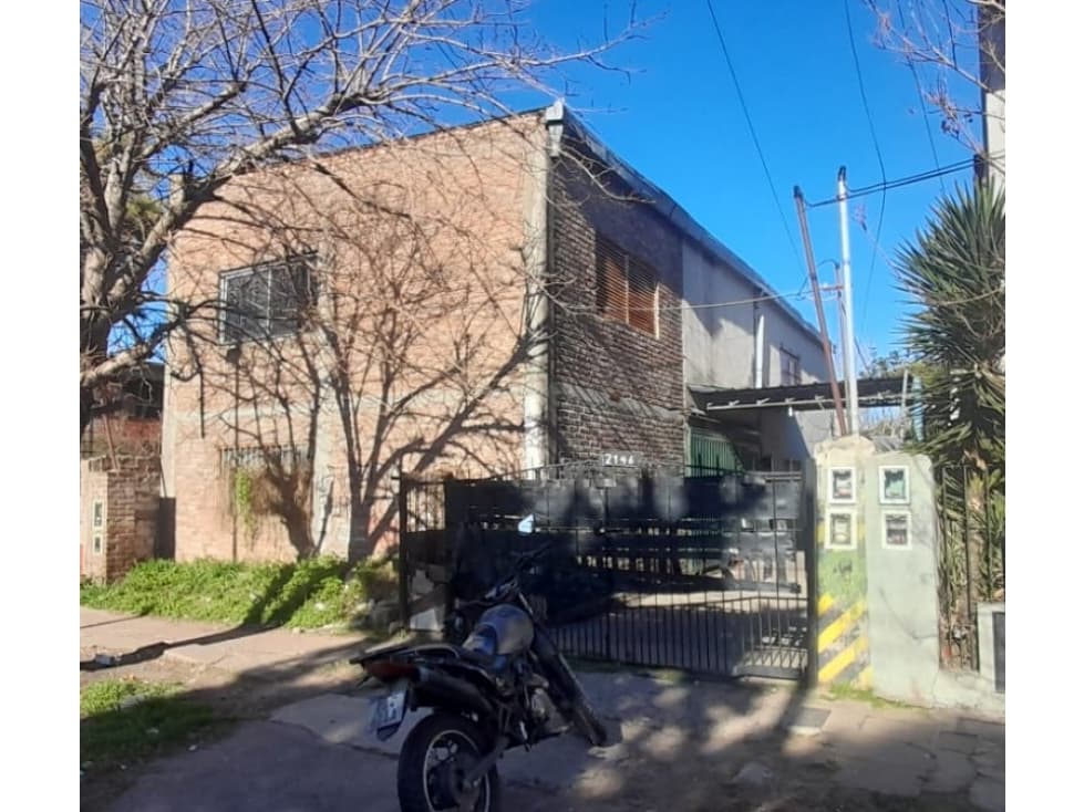 GALPON CON DOS VIVIENDAS EN VENTA. ITUZAINGO NORTE - 1