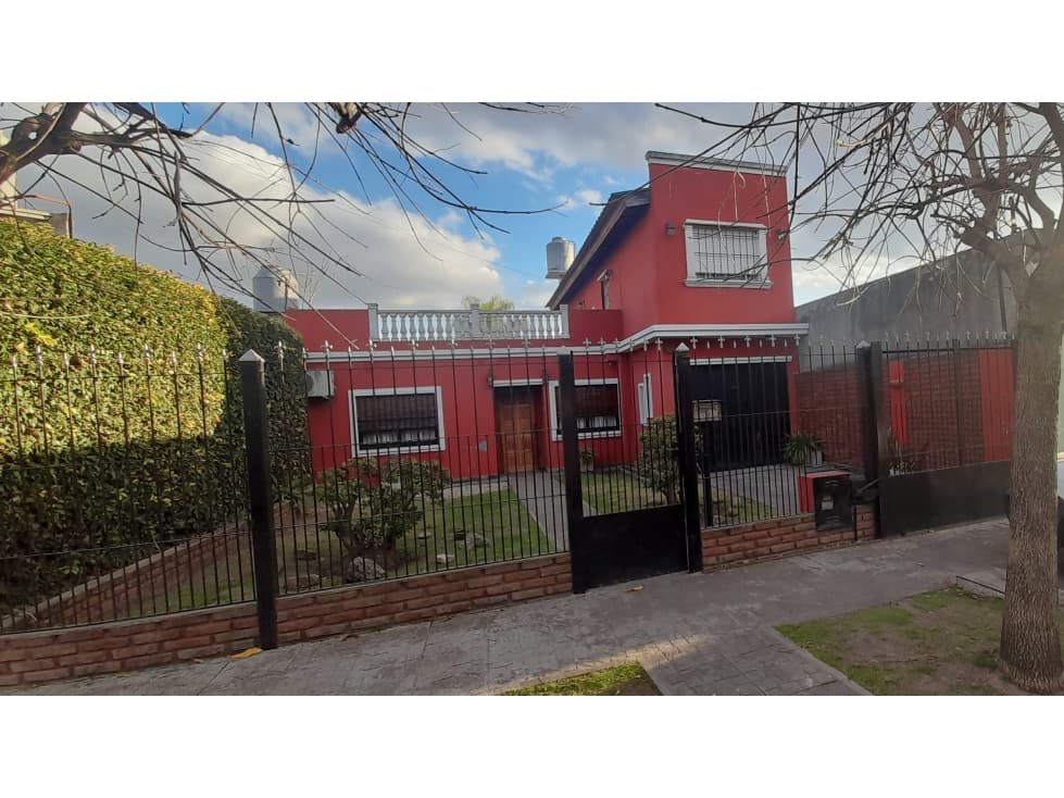 Hermosa casa en dos plantas en venta. Ituzaingó Norte - 1