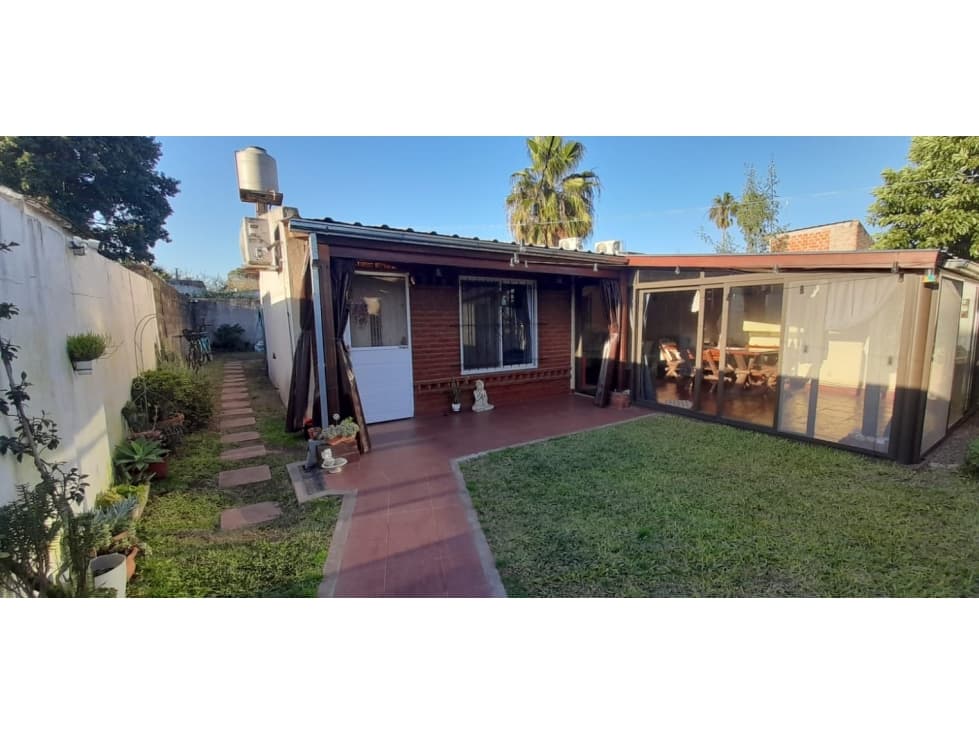 IMPECABLE CASA EN PH SOBRE AMPLIO TERRENO EN VENTA. ITUZAINGO NORTE - 1