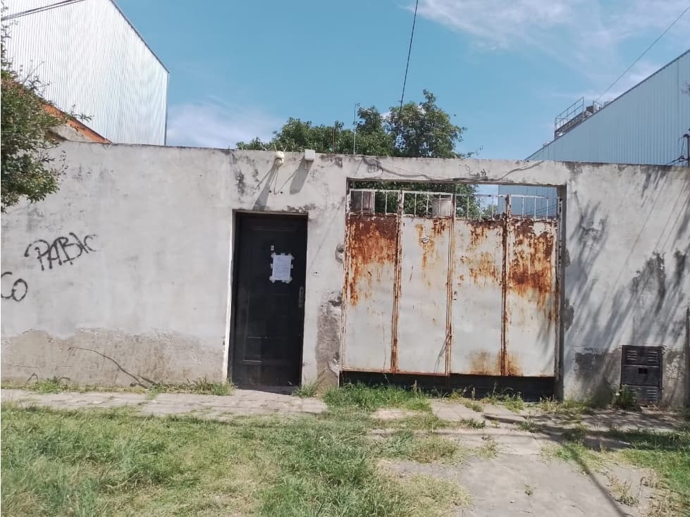 LOTE CON MEJORAS. EXCELENTE UBICACION. PROXIMO ACCESO OESTE EN VENTA - 1