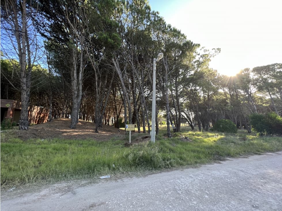 CLAROMECO - Frente al GOLF - 20 x 40 mts - 1