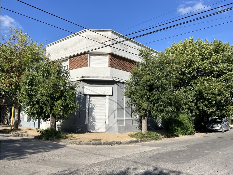 Esquina comercial mas casa....Pleno Residencial.... - 1