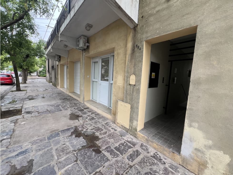 Edificio de 7 Deptos...(permuta x campo) - 1