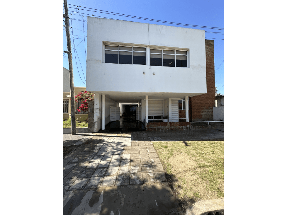 IMPORTANTE CASA CENTRICA!!! en Brandsen - 1