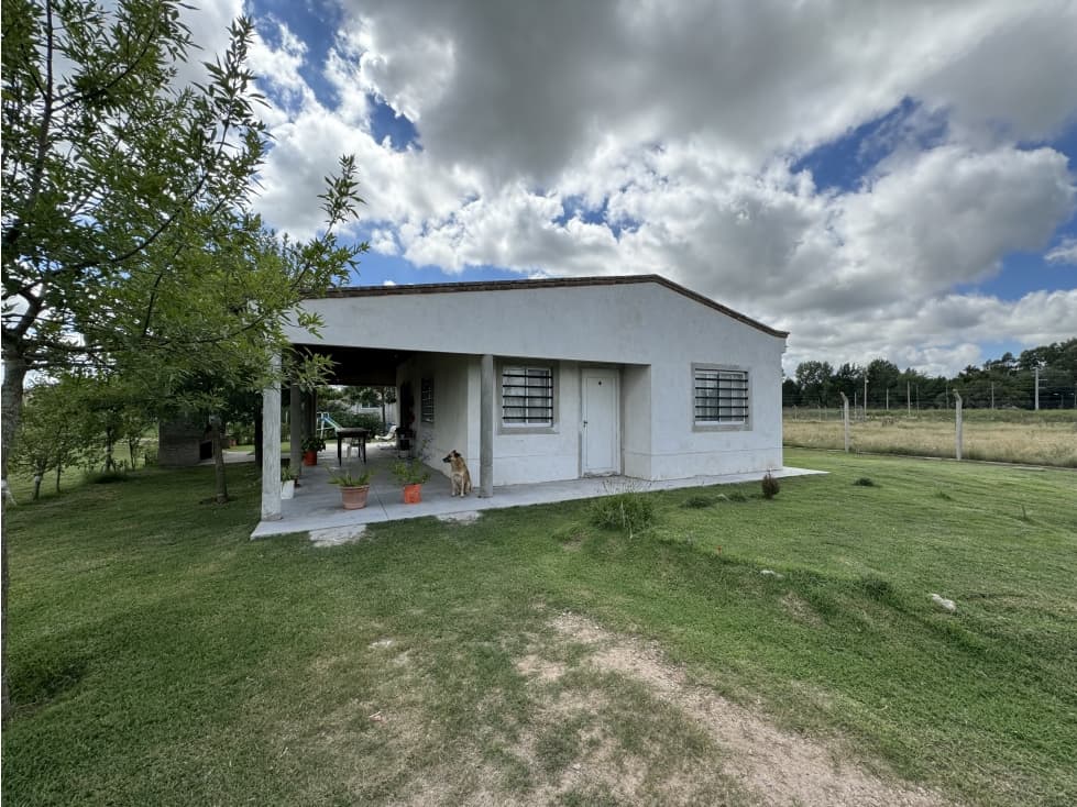 Casa quinta en venta. Lote de 40x47 en Brandsen - 1