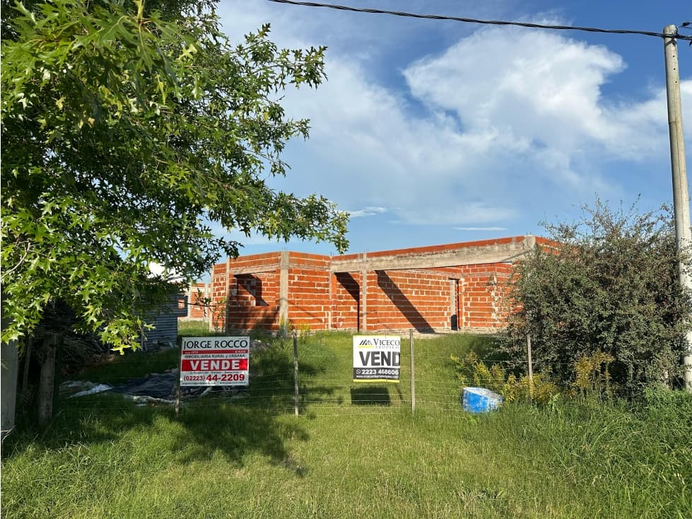 Lote en Barrio El Chañar II con construcción a terminar. - 1