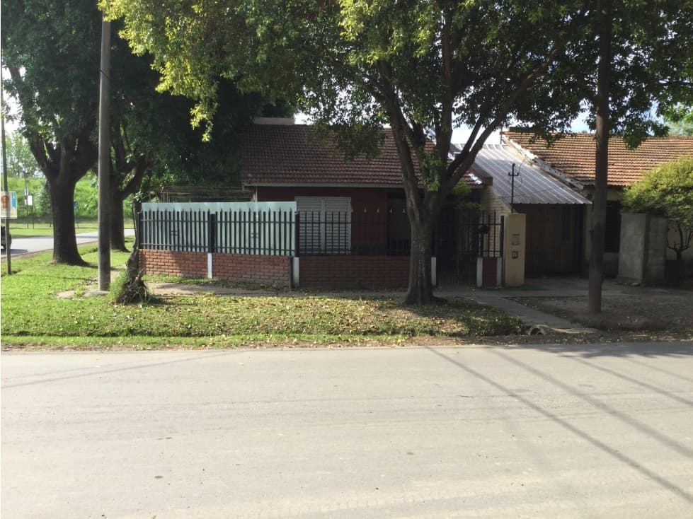 GRANADERO BAIGORRIA /CASA EN VENTA BARRIO LOS ROBLES - 1