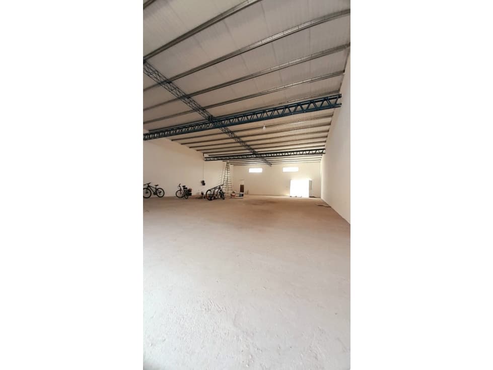 EN ALQUILER - GALPON A ESTRENAR DE 250 MTS CUBIERTOS - TRES ARROYOS - - 1