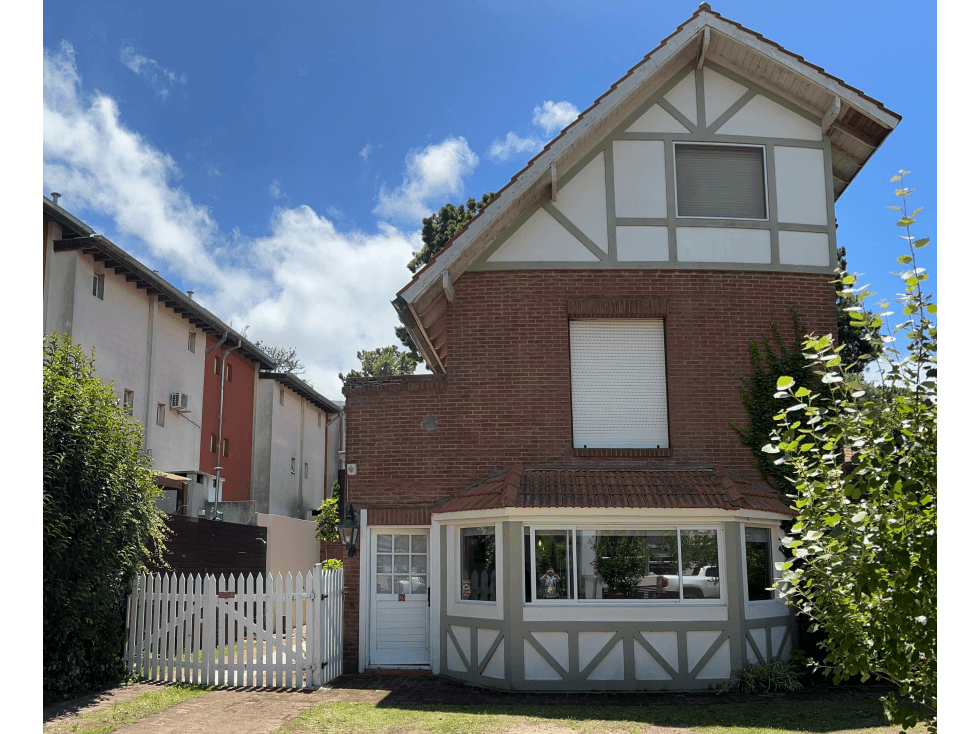 CHALET PH AMOBLADO CON COCHERA - PINAMAR - 1