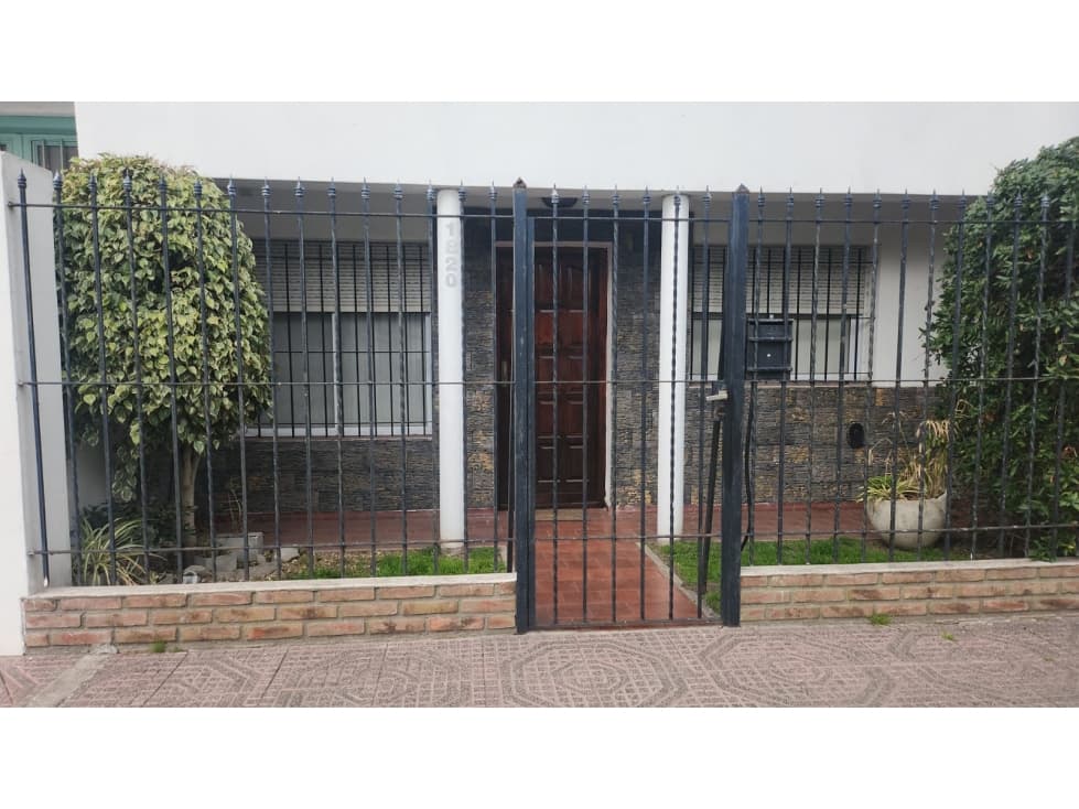 PH al Frente Con Pileta y Quincho - 1