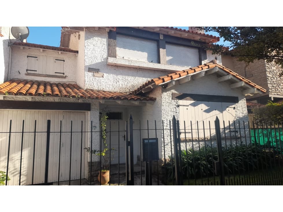 Chalet Playa Grande Cinco Ambientes Con Cochera TEMPORARIO - 1