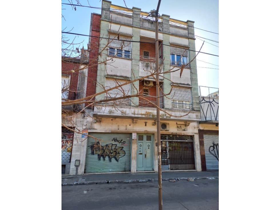 Local Frente a la Estación de Tren En Quilmes - 1