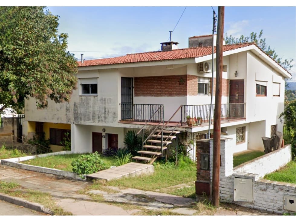 Chalet en block: 3 unidades. Garage. Parque - Villa Carlos Paz - 1