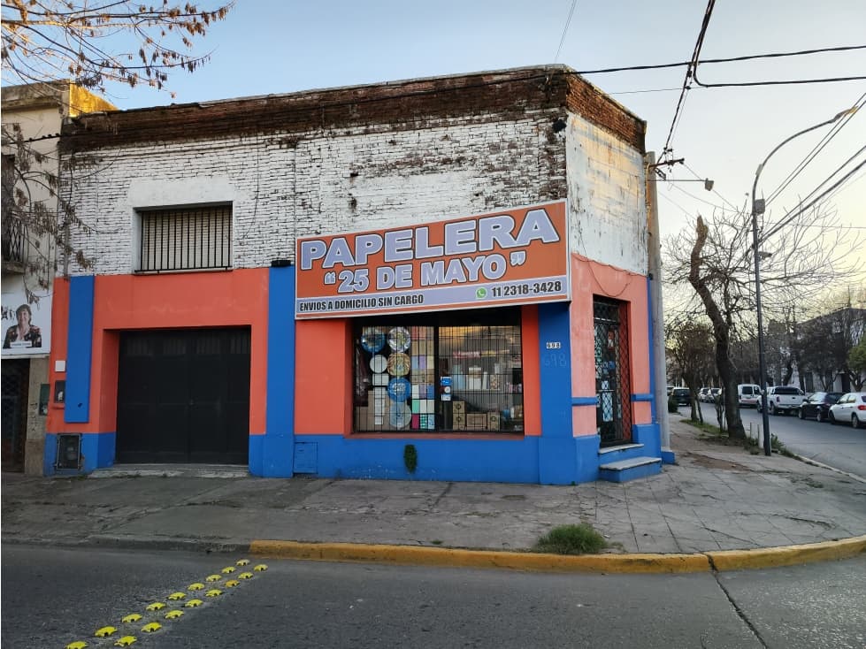 Casa con Local Centrico Esquina - 1