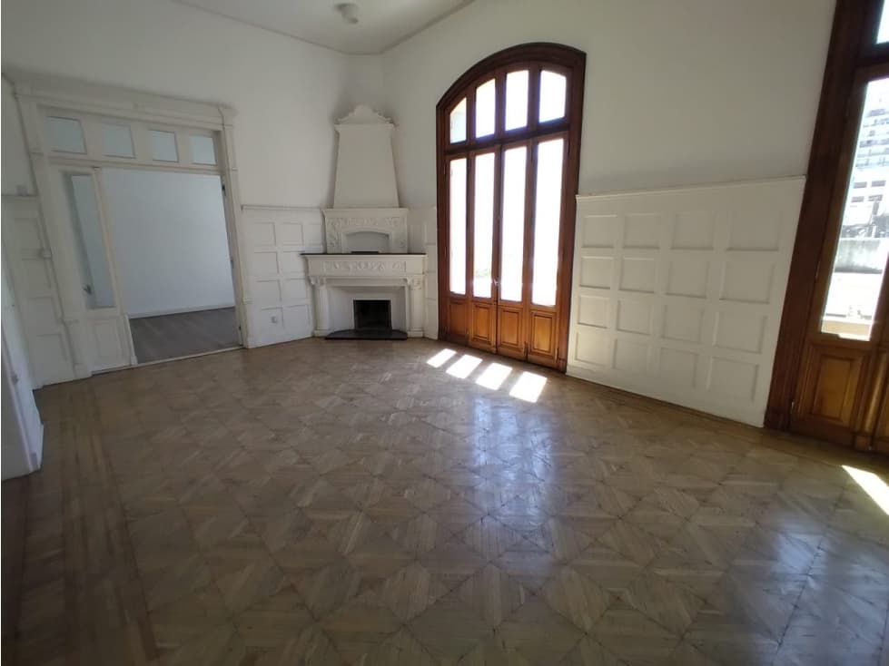 CASONA COLONIAL - REMODELADA - MAS DE 12 AMBIENTES - PLENO CENTRO - 1