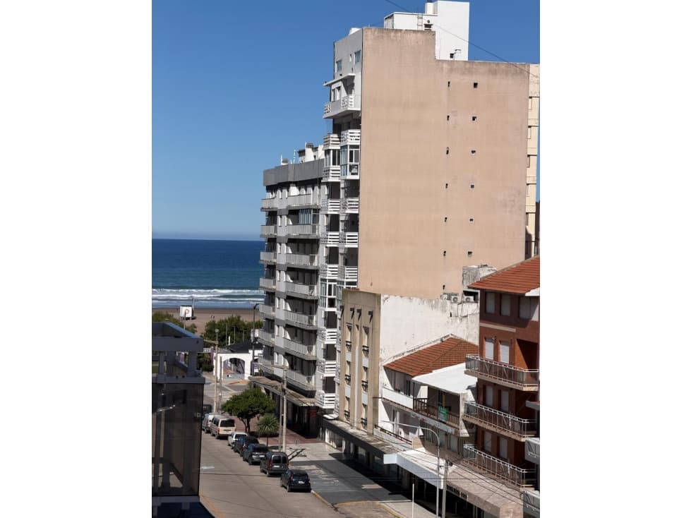 departamento dos ambientes a 100mts del mar - 1