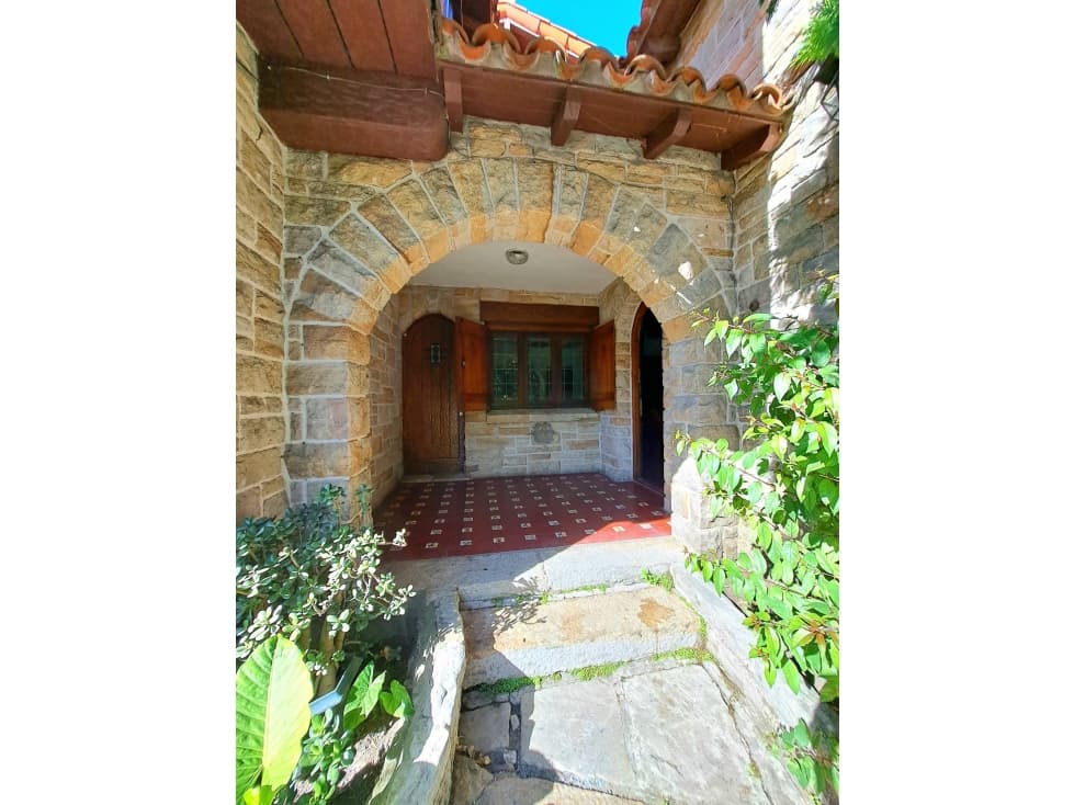 CHALET 4 AMB. ZONA STELLA MARIS - 1