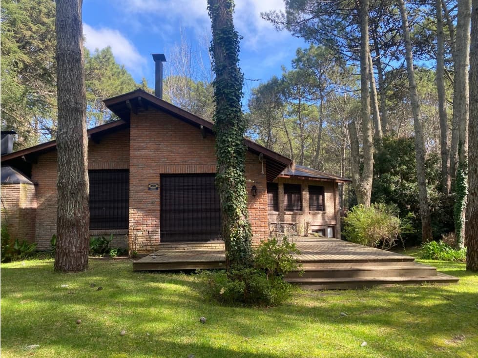 CASA EN VENTA EN CARILO - CALLE PERDIZ Y CEDRO - 1