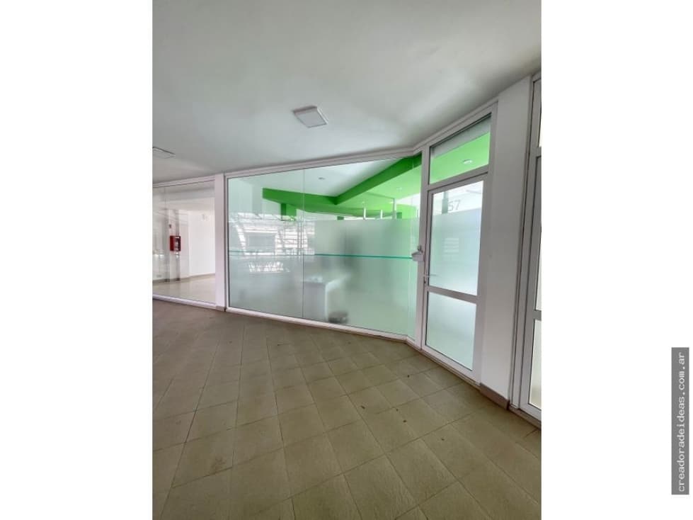 EXCELENTE LOCAL COMERCIAL CON COCHERA EN EL PASEO EL AGORA - 1