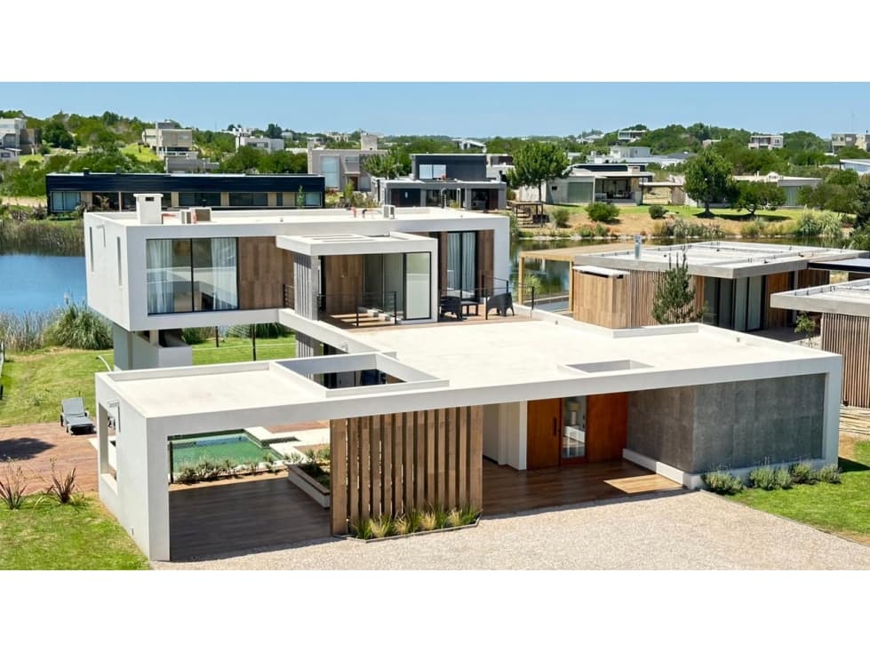 CASA EN VENTA EN COSTA ESMERALDA Bº ECUESTRE - 1