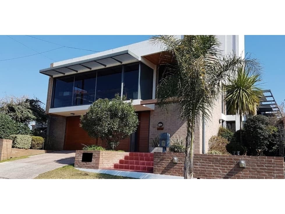 SE VENDE HERMOSA CASA EN CARLOS PAZ - 1