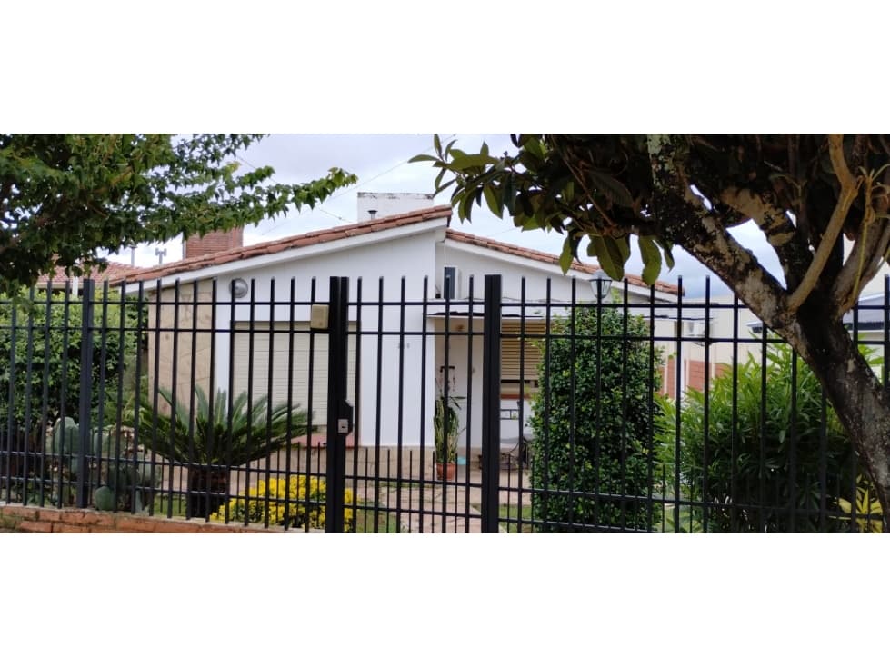 OPORTUNIDAD SE VENDE CHALET CON DTO INDEPENDIENTE EN CARLOS PAZ - 1