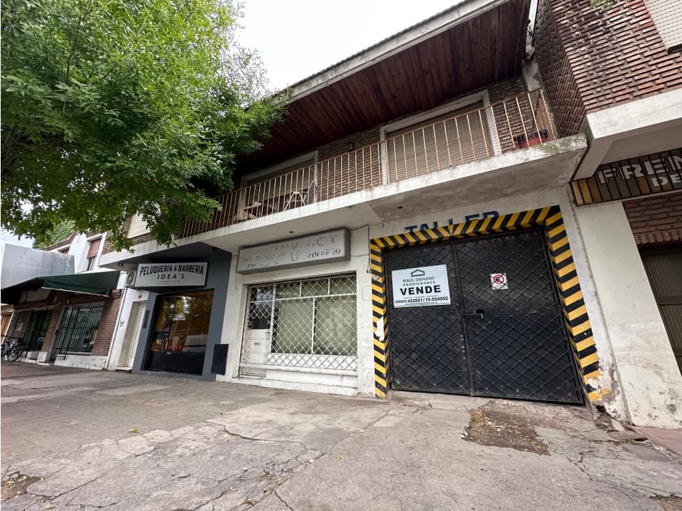 Inmueble con amplio lote sobre Rivadavia - 1