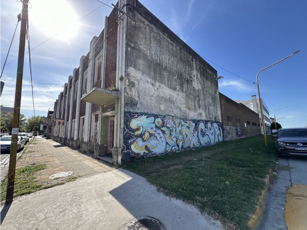 GRAN Inmueble céntrico - 1