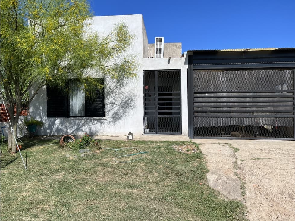 Vendo Casa con pileta en San Justo, Entre Ríos. - 1