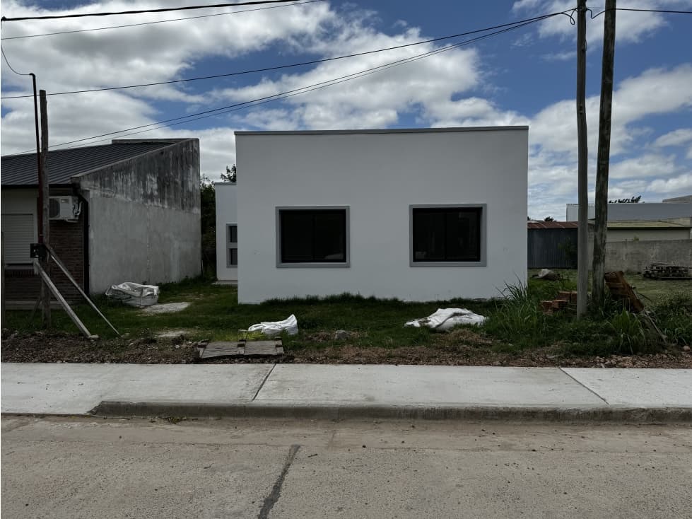 Vendo Casa Con Dos Dormitorios en Caseros, Entre Ríos. - 1