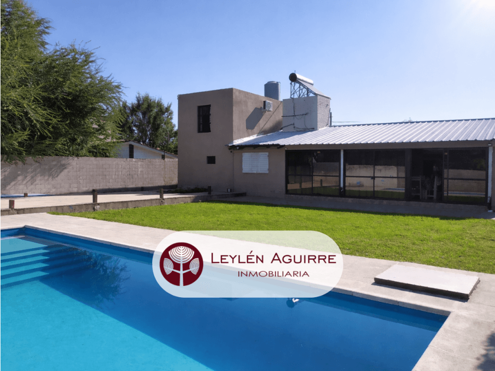 Cómoda Casaen venta en Tanti. Amplio quincho, parque, pileta. - 1