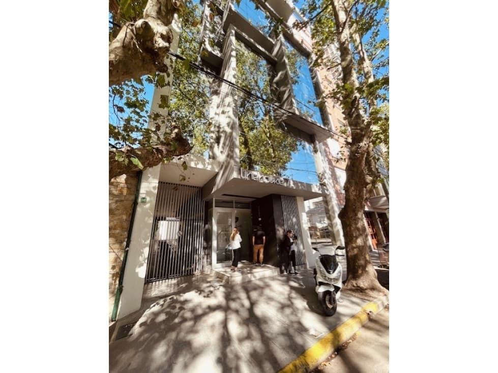 VENTA OFICINA EN SEMIPISO. EDIF. LINE HOUSE. ZONA PLAZA MITRE - 1