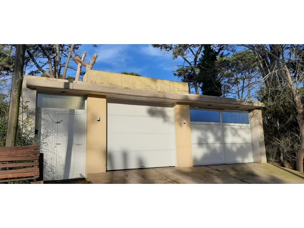 Venta Casa c/ quincho y cocheras!!! Todos los servicios!!! - 1