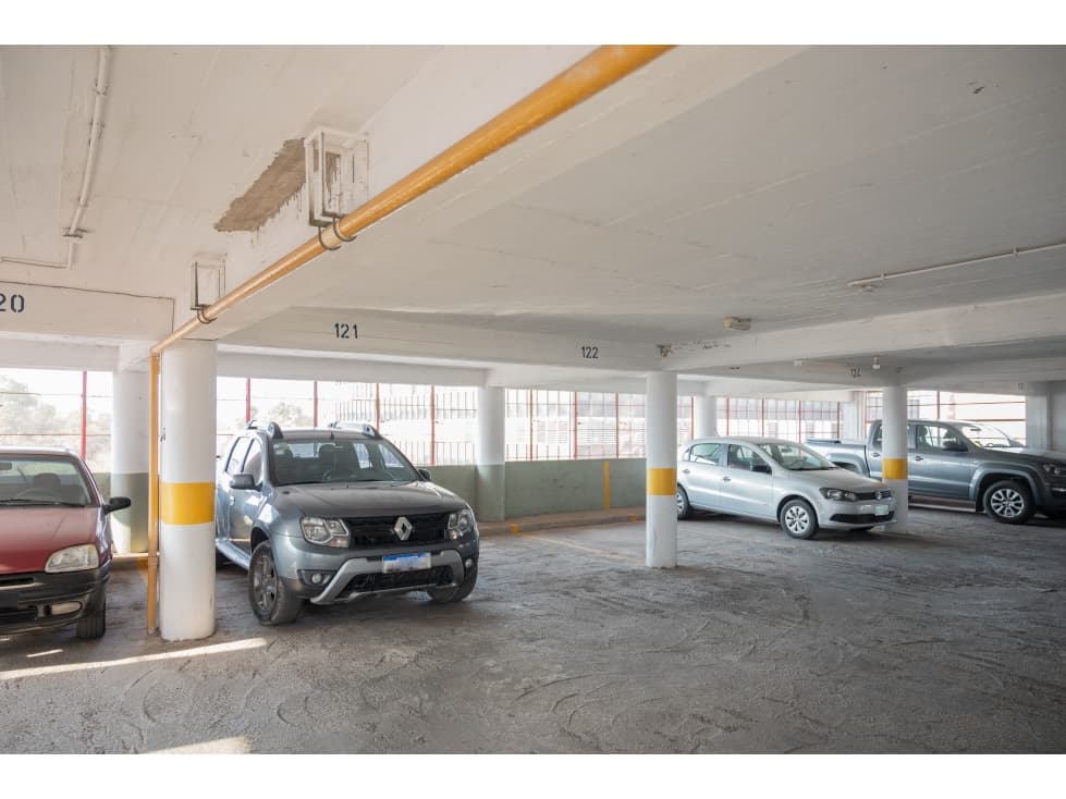 VENDO COCHERA - BARRIO CENTRO - 1