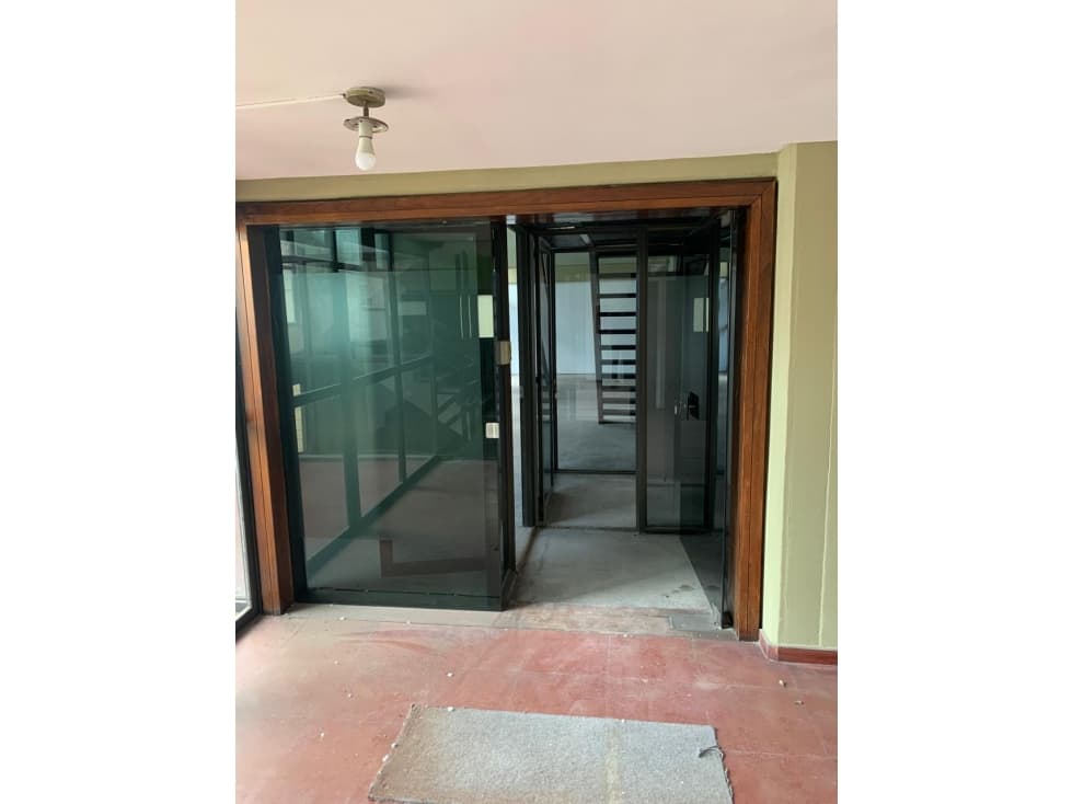 Vendo Oficina en el Centro 310m2 cub 5 Privados Caseros 261 3er piso - 1