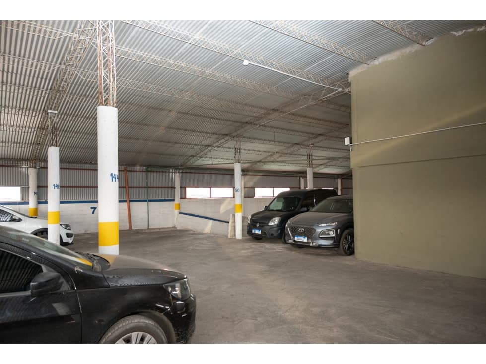 VENDO COCHERA - BARRIO CENTRO - 1